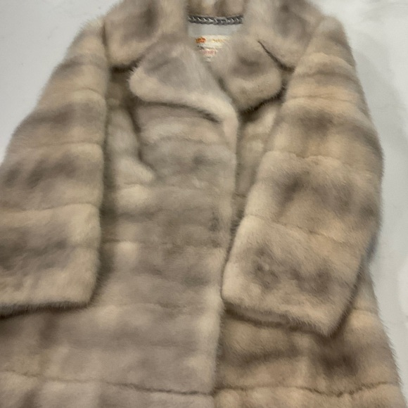 Elegant Fur Coat - Picture 7 of 7
